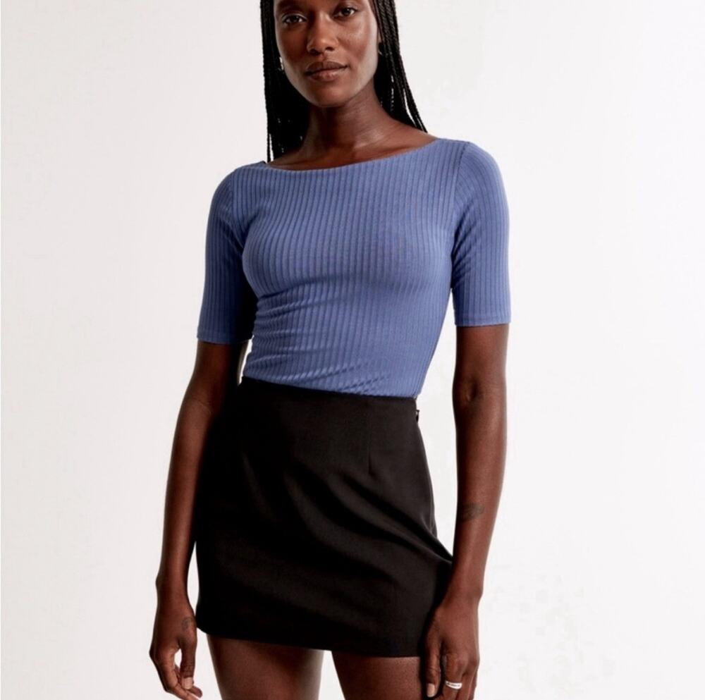 NWT Abercrombie & Fitch Blue Ribbed Boatneck Low Back Short Sleeved Top Size M